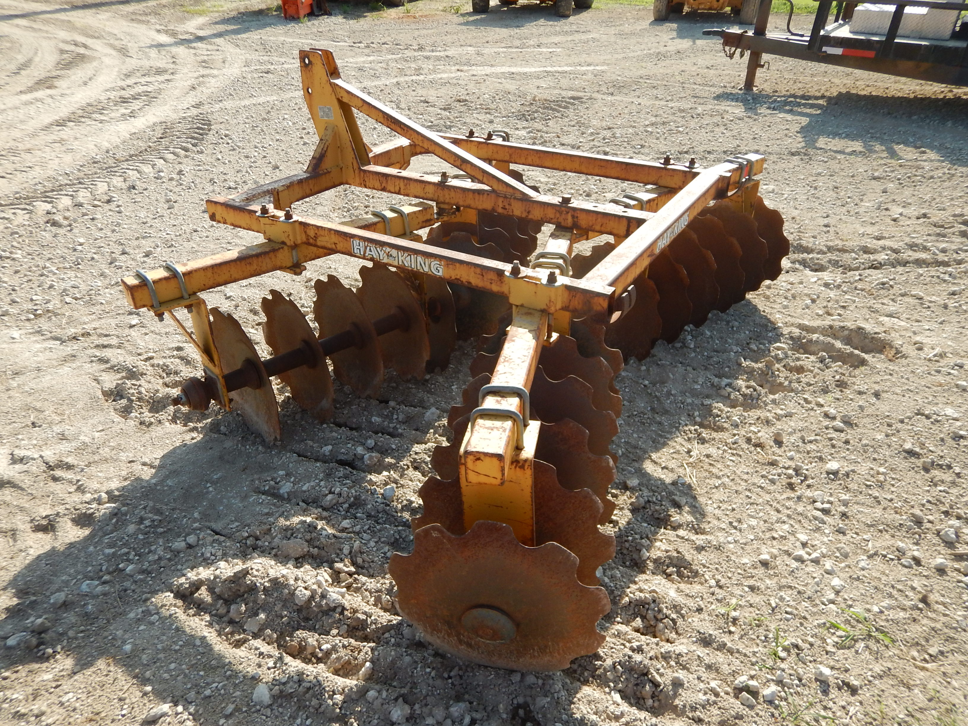 HAY KING 8', 8" SPACING, 19" DISC, TANDEM DISC, 3 POINT HITCH, PULL