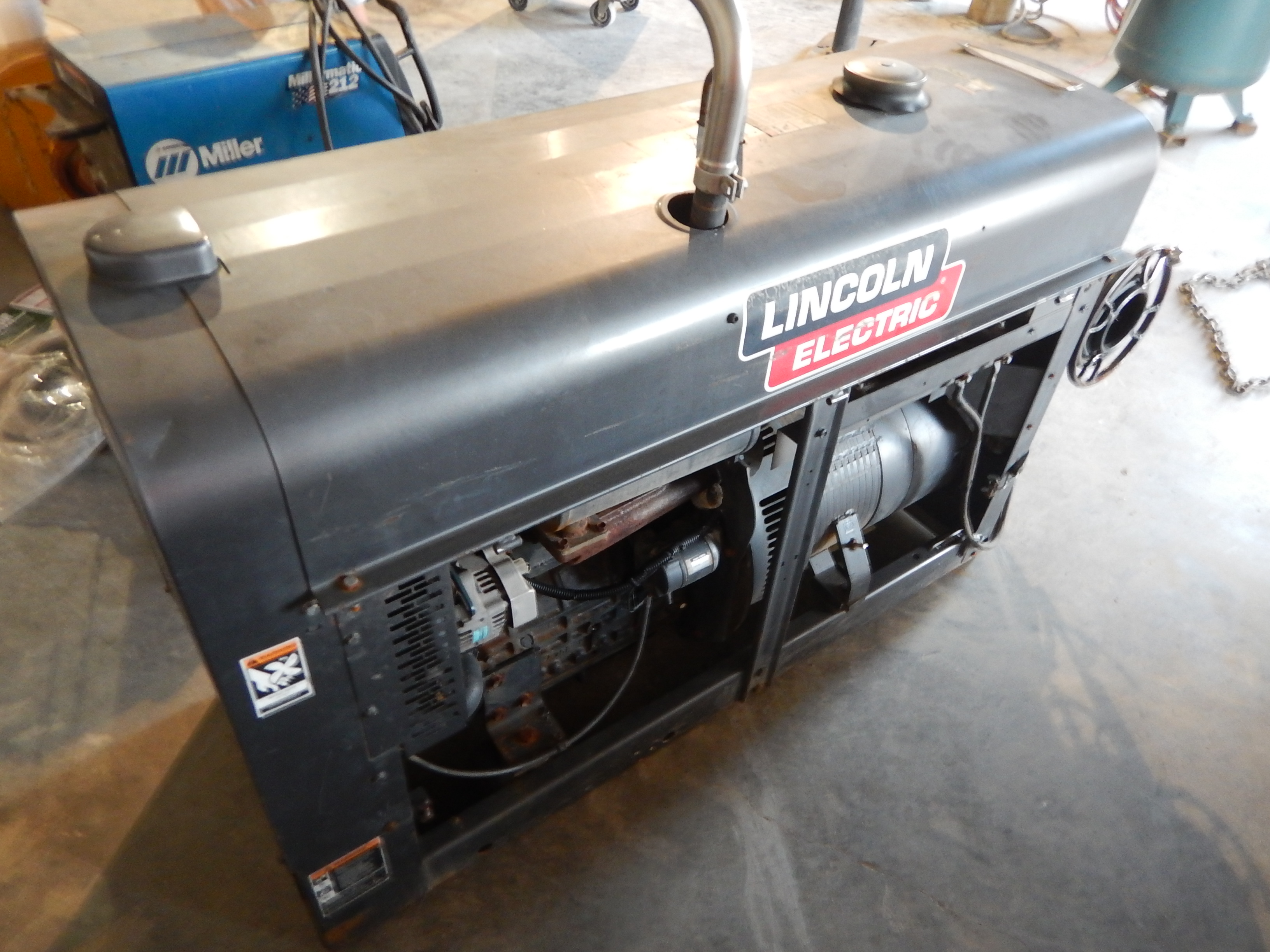 LINCOLN PIPELINER 200D HOURS 3372 MILES S/N 113160107060029
