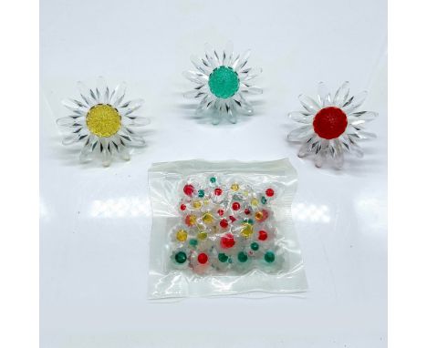 Multifaceted clear crystal daisies with different color centers, green, red and yellow Marguerite. Bag of 99 crystal mini-flo