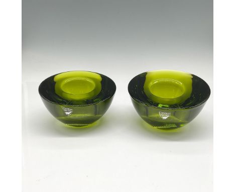 Lovely, simple round design in vibrant green coloration. Orrefors mark. 6544504. This item has its original box: 4"L x 4"W x 