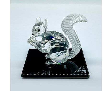 Multifaceted clear crystal squirrel with black eyes. This limited edition SCS squirrel was issued to celebrate the 10th anniv