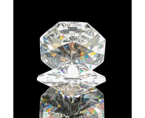Clear dimensional open clam with round white pearl seated. Asfour acid mark. This item has its original box: 4"H x 3"dia. Iss