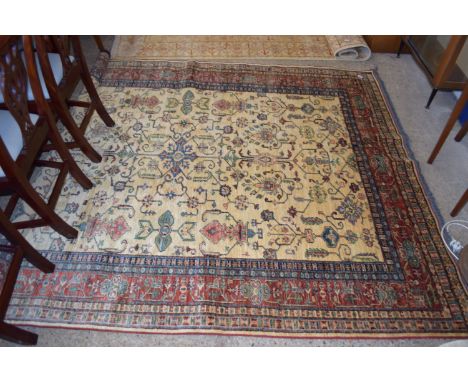 LARGE PATTERNED CARPET, APPROX 203 X 270CM