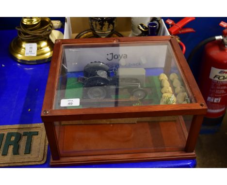 MODEL OF A TRACTOR IN WOODEN CASE