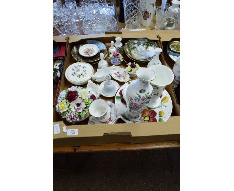 BOX OF CERAMIC ITEMS, COLLECTORS PLATES, VASES BY WEDGWOOD "WILD STRAWBERRY" ETC