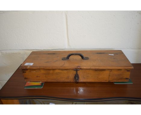 SMALL VINTAGE TABLE TOP WOODEN BOX, APPROX 50 X 18CM