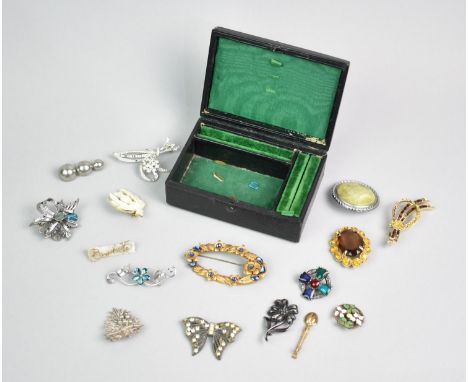 A Small Early 20th Century Leather Mounted Jewellery Box Containing Various Vintage Brooches to include Connemara Marble Circ