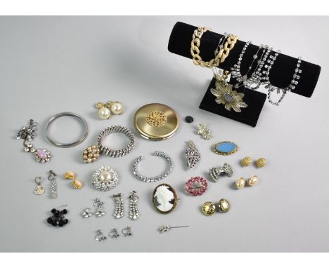 A Collection of Vintage and Later Jewellery Items to comprise Cameo Brooch, Rhinestone Brooches, Necklaces and Earrings toget