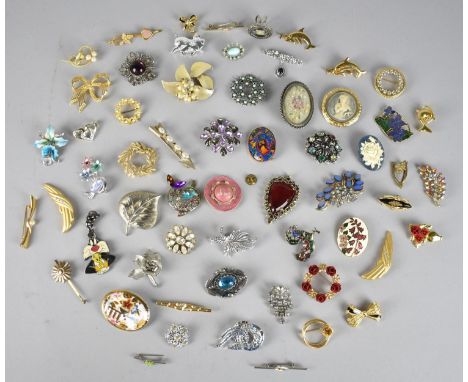 A Collection of Various Vintage Brooches, Some Signed to Include Napier, Giovanni Etc