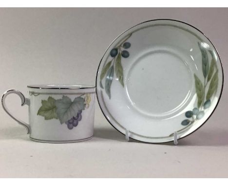 NORITAKE DINNER AND TEA GRAPE ARBOR PATTERN SERVICE, LATE 20TH CENTURY  decorated with fruiting vines leaves on a white groun