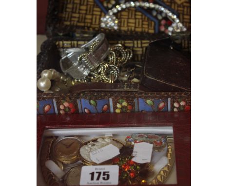 A quantity of assorted costume jewellery to include a silver necklace, a silver bangle, a Peru brooch marked 925, a cameo bro