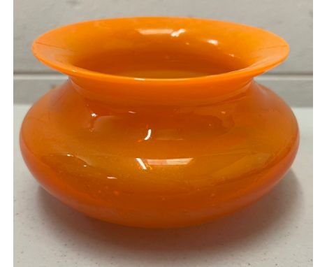 Hand blown vintage orange glass vase in the manner of Erik Hoglund for Boda (H7cm)