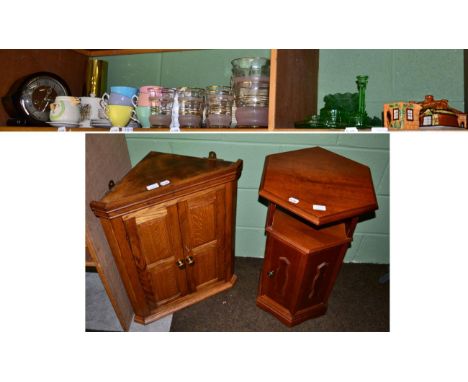 A group of household items including a lemonade set; Alfred Meakin part dinner set; cottage wares; tea wares; 1920s oak mante