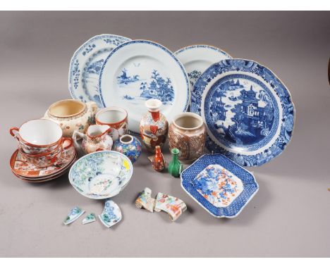 Four Chinese porcelain blue and white plates, decorated various landscapes, 9" dia, a Satsuma sugar bowl, a famille verte bow