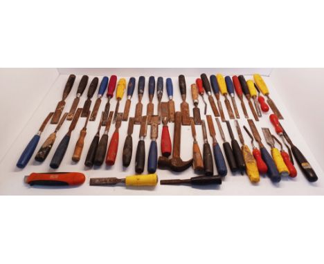 A LARGE QUANTITY OF HAND TOOLS, MOSTLY CHISELS (HT3)