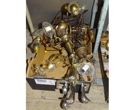 2 ceiling light fittings, a companion set, etc.