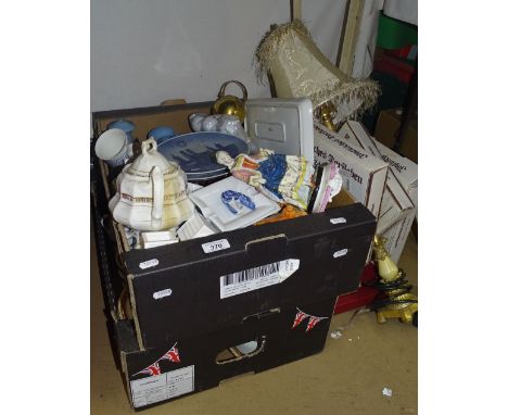 Box of ornaments, a table lamp, box and a dinner service.