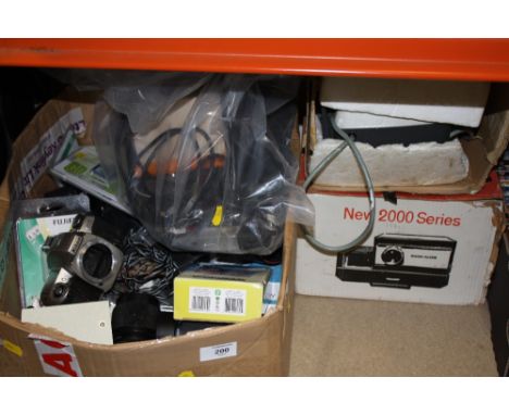 A BOX OF ASSORTED ELECTRICALS TO INCLUDE CAMERA EQUIPMENT, SLIDE PROJECTOR ETC