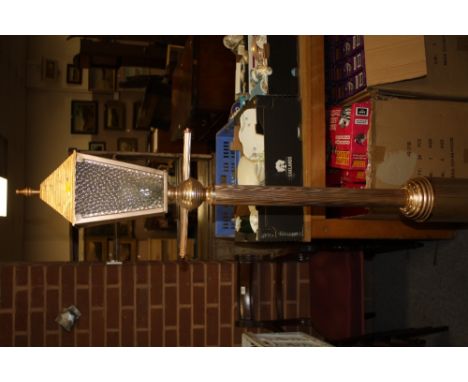 A NOVELTY LAMP IN THE FORM OF A VINTAGE STREET LIGHT