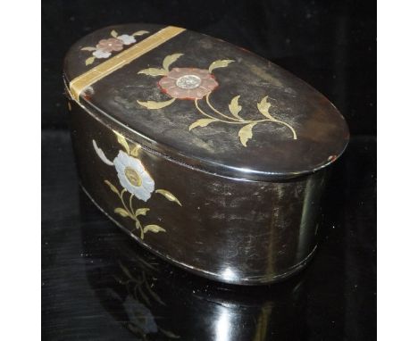 An early 19th Century tortoiseshell snuff box with hinged lid, the top and sides set with yellow rose and white gold floral s