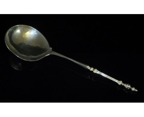 A late 17th Century Dutch hammered silver spoon 1.47oz