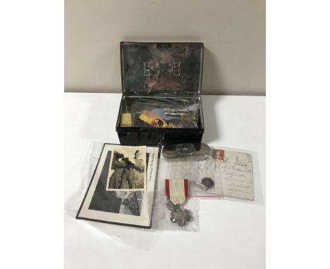 A collection of medals, silver brooch, military photograph, sweet heart brooches, Airborne snuff box, WW1 postcard etc.