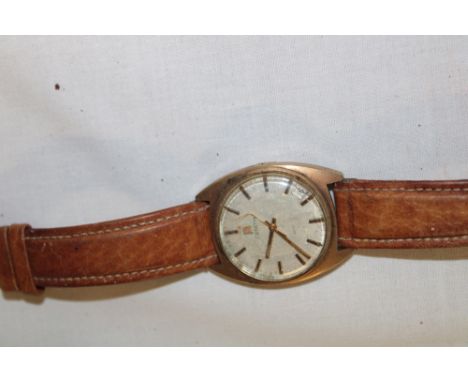 A gentleman's 9ct gold wristwatch by Zenith with leather strap (af)