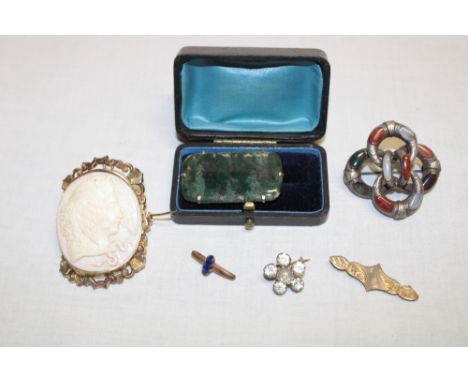 A Victorian Pinchbeck oval brooch inset with a portrait cameo, moss agate decorated brooch and other brooches etc.