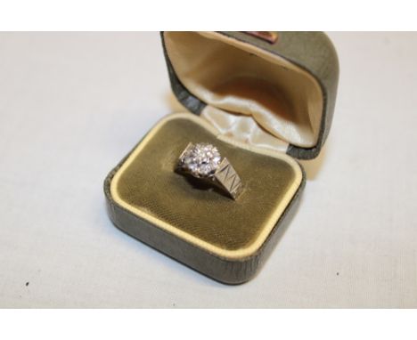 An 18ct white gold engagement ring set small diamonds (4.9g)