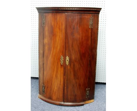 GEORGE III MAHOGANY BOW FRONTED HANGING CORNER CUPBOARD 