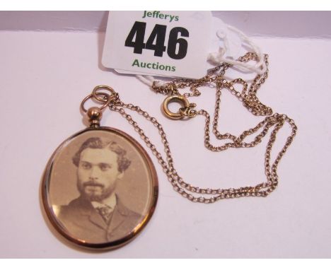 ANTIQUE LOCKET & CHAIN, 9ct gold oval portrait locket on fine link chain