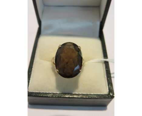 SMOKEY QUARTZ RING, 9ct yellow gold ring set a smokey quartz, size K/L