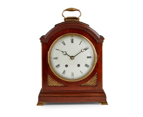 GEORGIAN STYLE MAHOGANY BRACKET CLOCK EARLY 20TH CENTURY the white enamel dial with Roman numerals in a bevelled glass bezel 