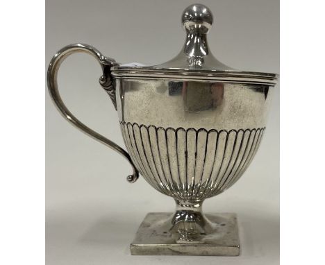 A Victorian silver fluted mustard pot. London 1892. By Horace and Woodward. Approx. 81 grams. Est. £80 - £100.