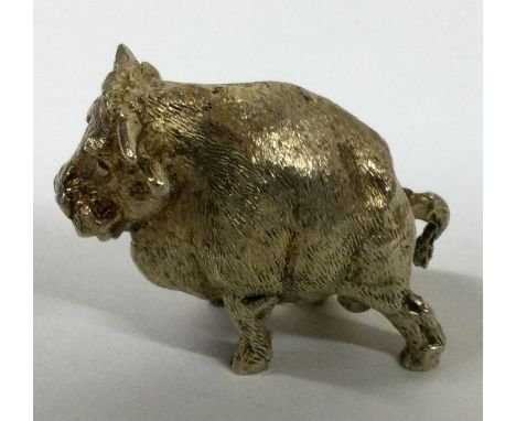 STUART DEVLIN: A rare silver gilt model of cow. Approx. 91 grams. Est. £400 - £600.