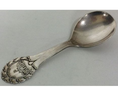 A Continental silver caddy spoon. Approx. 27 grams. Est. £20 - £40.