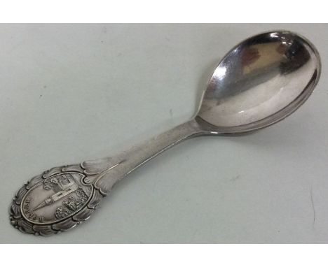 A Continental silver caddy spoon. Approx. 29 grams. Est. £20 - £40.