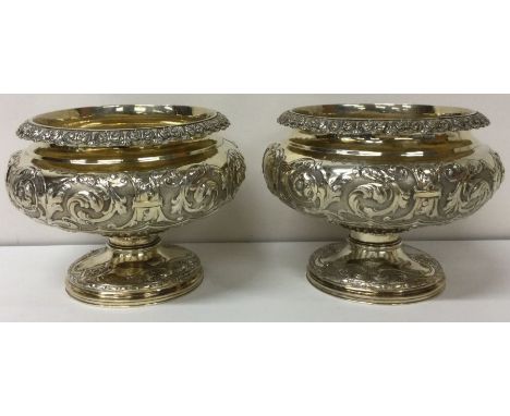 EDINBURGH: A very fine pair of Victorian silver gilt chased bowls. 1868. By Mackay Cunningham and Co. Approx. 975 grams. Est.