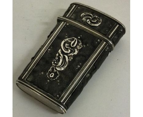 A large and heavy early 19th Century silver etui.  Approx. 81 grams. Est. £200 - £250.