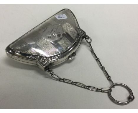 A good quality ladies engine turned silver purse. Approx. 70 grams. Est. £40 - £60.