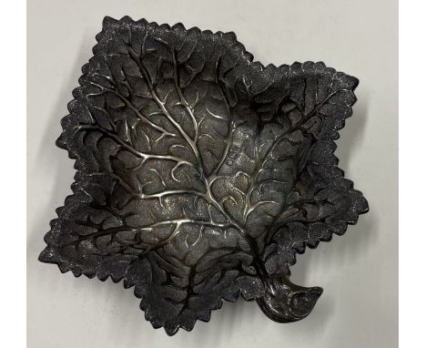 A rare and unusual novelty silver leaf patterned bowl. Sheffield 1903. By Martin Hall and Co. Approx. 103 grams. Est. £200 - 