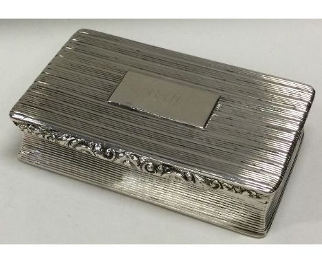 A heavy William IV reeded silver snuff box. Birmingham 1832. By William Pugh. Est. £300 - £500. 