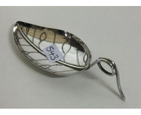 A leaf shaped silver caddy spoon. Birmingham 1799. By IT. Approx. 7 grams. Est. £20 - £30.