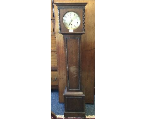 An oak cased grandmother clock. Est. £20 - £30.