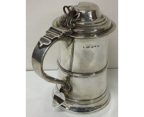 A George III 18th Century silver lidded tankard. London 1793. By George Burrows. Approx. 684 grams. Est. £1200 - £1500.