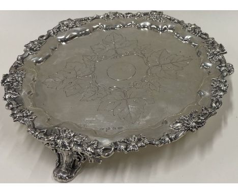 A decorative Victorian silver salver embossed with vines. Sheffield 1843. By Henry Wilkinson and Co. Approx. 245 grams. Est. 