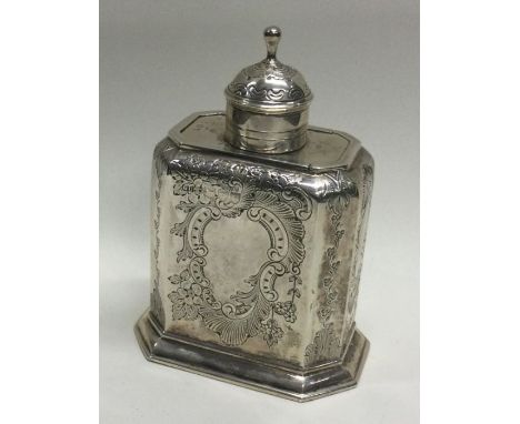 A good Georgian style silver tea caddy. London. Approx. 146 grams. Est. £100 - £150.