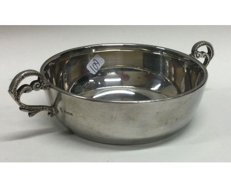 A heavy silver two handled bowl. London. Approx. 117 grams. Est, £40 - £60.