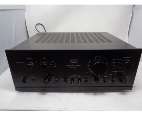 A Sansui AU-717 integrated amplifier.