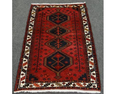 HAND WOVEN PERSIAN SHIRAZ VILLAGE RUG, 147 x 210cms